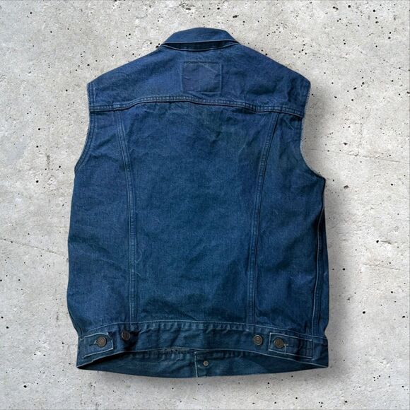 Levi’s Denim Vest Size M Men’s Blue Sleeveless Button Front Trucker Jean Jacket - Picture 2 of 11